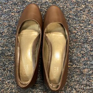 Basic Editions brown flats sz. 8 W